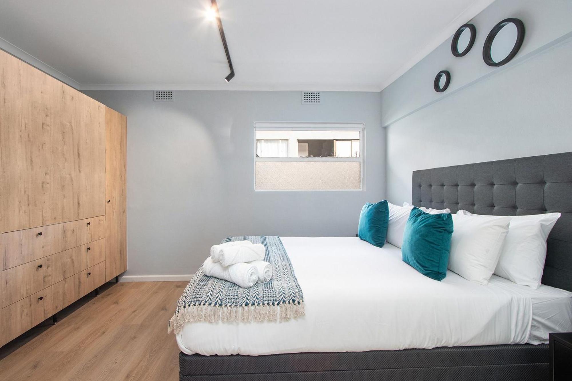 Ellerton Mansions 9 Apartment